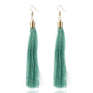 ⬇️NWT Long Tassel Earrings! Green •BOUTIQUE Item!